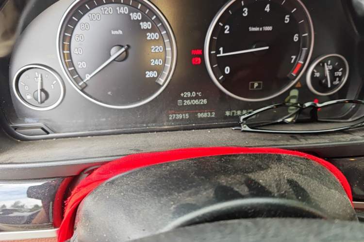 Used BMW 5 Series 2014 520Li Elegant Model Odometer Close Up