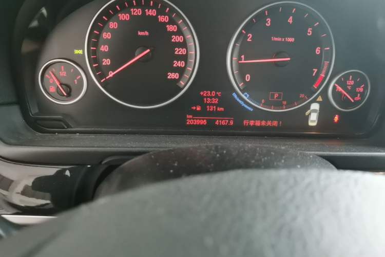 Used BMW 5 Series 2014 520Li Elegant Model Odometer Close Up