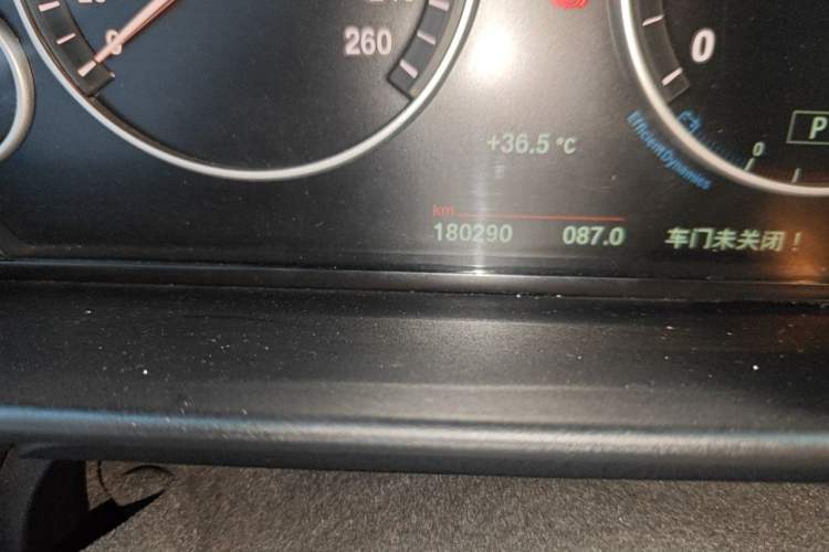 Used BMW 5 Series 2014 525Li Luxury Design Package Odometer Close Up