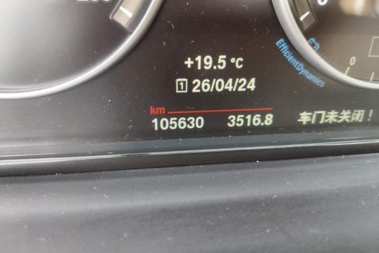 Used BMW 5 Series 2014 525Li Leading Model Odometer Close Up