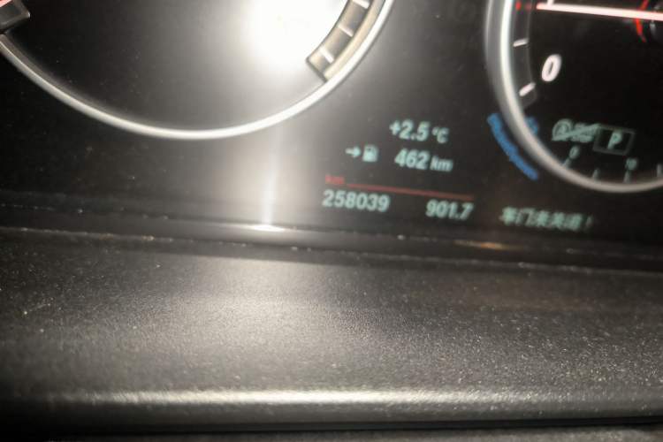 Used BMW 5 Series 2014 525Li Leading Model Odometer Close Up