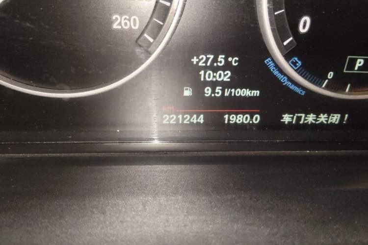 Used BMW 5 Series 2014 520Li Elegant Model Odometer Close Up