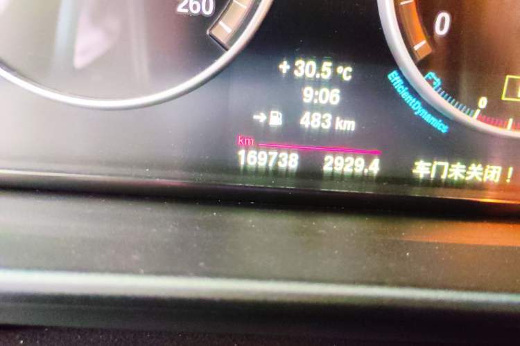 Used BMW 5 Series 2014 520Li Elegant Model Odometer Close Up