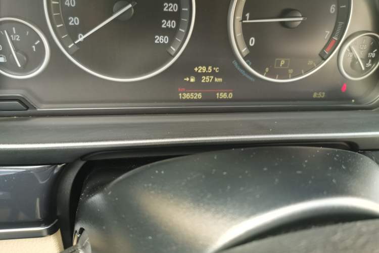 Used BMW 5 Series 2014 520Li Elegant Model Odometer Close Up