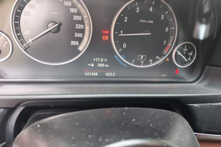 Used BMW 5 Series 2014 520Li Elegant Model Odometer Close Up