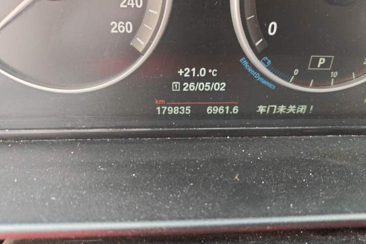 Used BMW 5 Series 2014 528Li Leading Model Odometer Close Up
