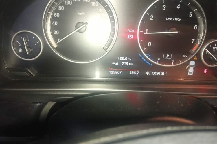 Used BMW 5 Series 2014 520Li Elegant Model Odometer Close Up