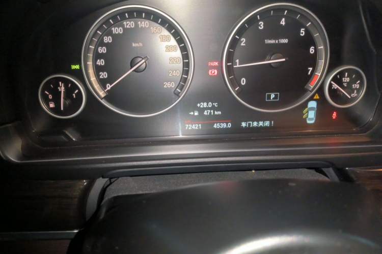 Used BMW 5 Series 2014 525Li Luxury Design Package Odometer Close Up