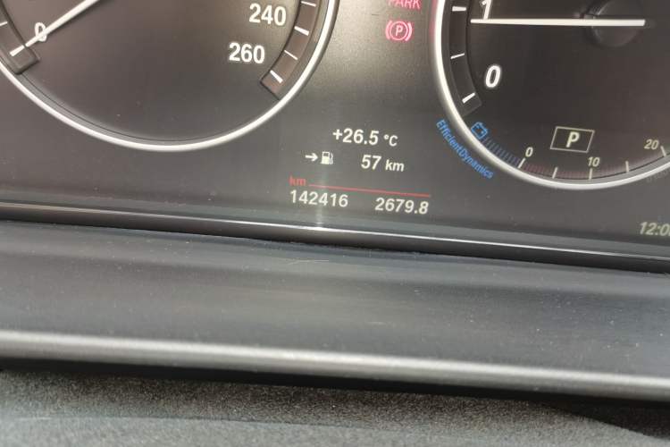 Used BMW 5 Series 2014 520Li Elegant Model Odometer Close Up