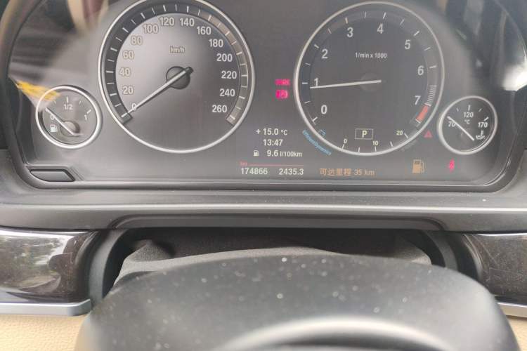 Used BMW 5 Series 2014 525Li Leading Model Odometer Close Up