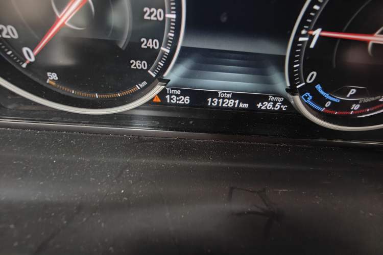 Used BMW 5 Series 2014 525Li Luxury Design Package Odometer Close Up
