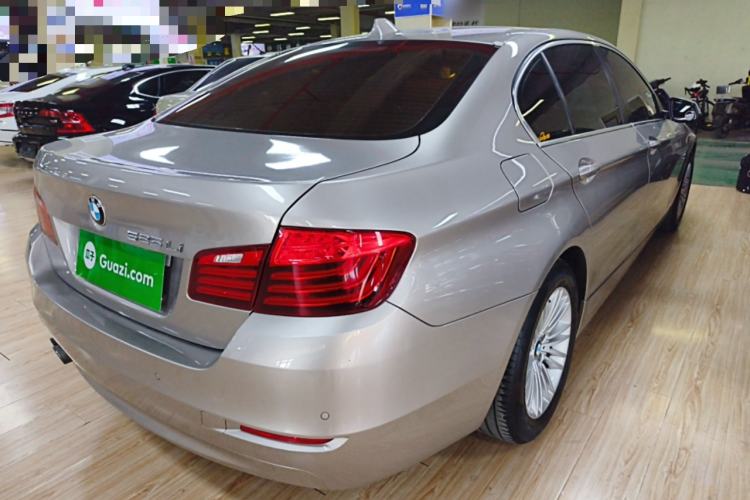 Used BMW 5 Series 2014 525Li Leading Model Rear Right 45 Deg