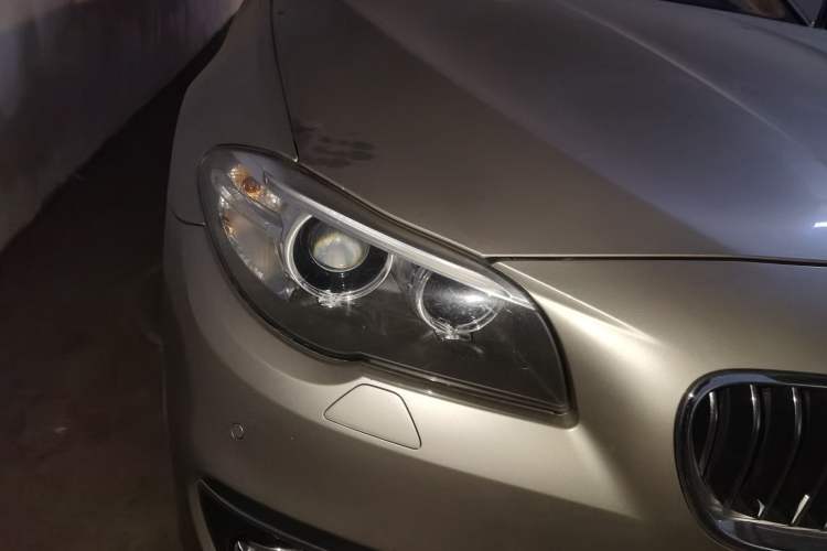 Used BMW 5 Series 2014 525Li Luxury Design Package Right Front Headlight
