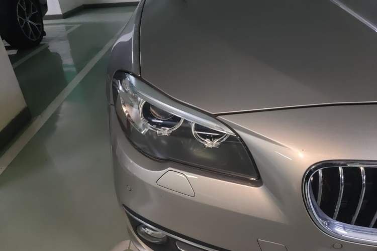 Used BMW 5 Series 2014 525Li Luxury Design Package Right Front Headlight