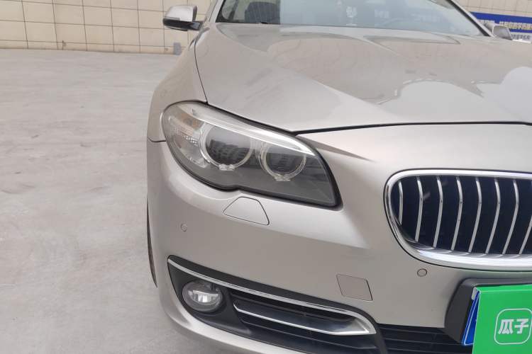 Used BMW 5 Series 2014 525Li Luxury Design Package Right Front Headlight