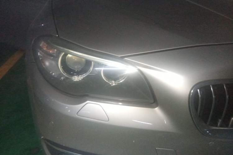 Used BMW 5 Series 2014 525Li Luxury Design Package Right Front Headlight