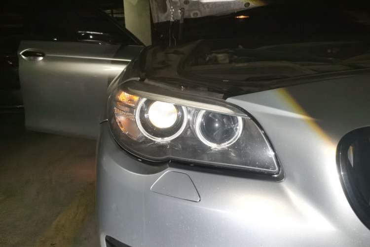 Used BMW 5 Series 2014 525Li Luxury Design Package Right Front Headlight