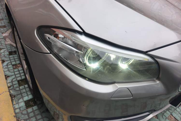 Used BMW 5 Series 2014 520Li Elegant Model Right Front Headlight