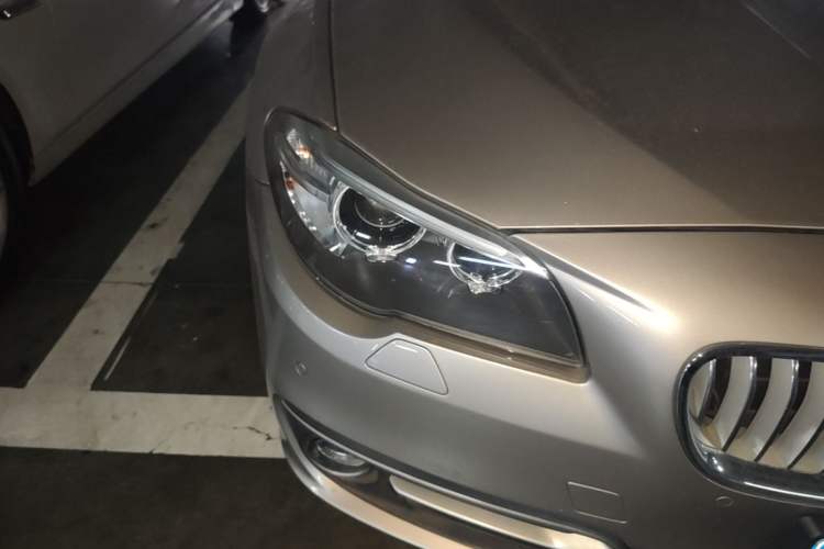 Used BMW 5 Series 2014 525Li Luxury Design Package Right Front Headlight