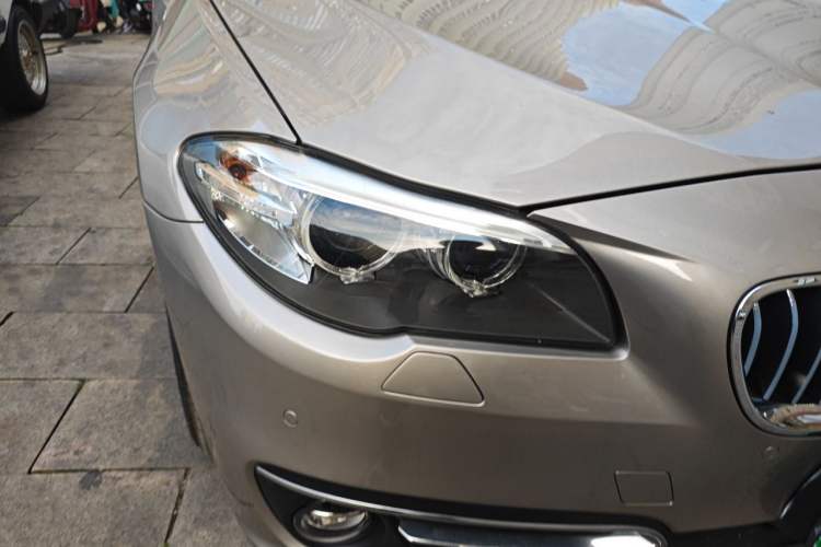 Used BMW 5 Series 2014 525Li Luxury Design Package Right Front Headlight