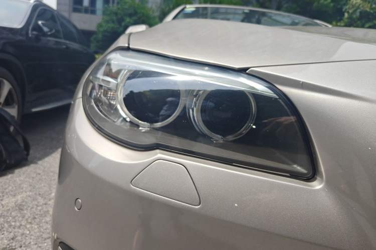 Used BMW 5 Series 2014 525Li Luxury Design Package Right Front Headlight