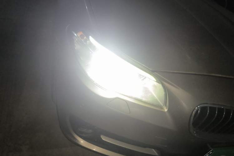 Used BMW 5 Series 2014 525Li Leading Model Right Front Headlight