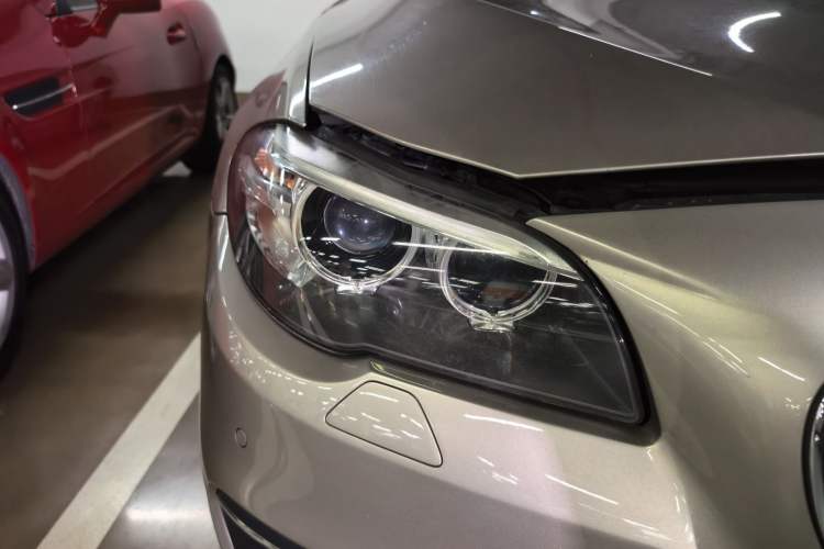 Used BMW 5 Series 2014 525Li Luxury Design Package Right Front Headlight