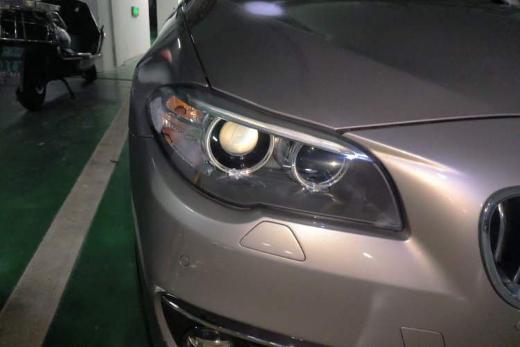 Used BMW 5 Series 2014 525Li Luxury Design Package Right Front Headlight