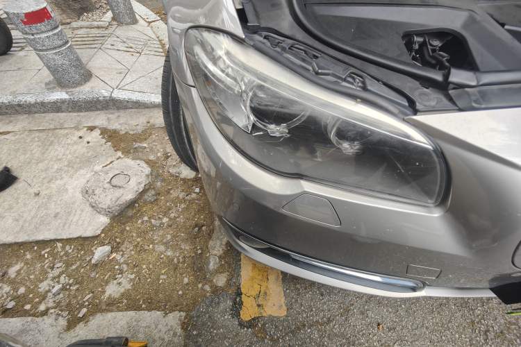 Used BMW 5 Series 2014 525Li Luxury Design Package Right Front Headlight