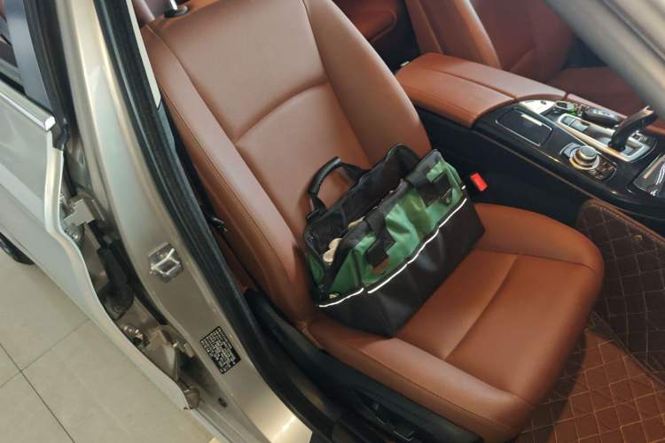 Used BMW 5 Series 2014 520Li Elegant Model Right Front Seat