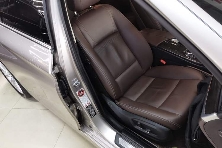 Used BMW 5 Series 2014 525Li Luxury Design Package Right Front Seat