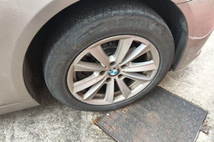 Used BMW 5 Series 2014 520Li Elegant Model Right Front Wheel Hub