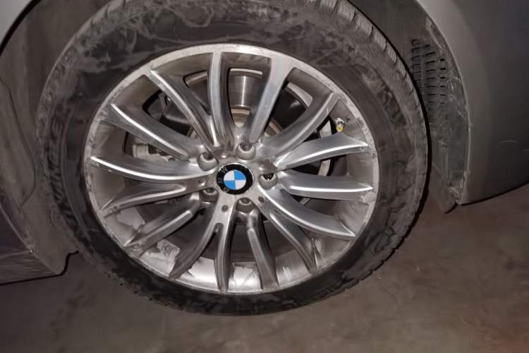 Used BMW 5 Series 2014 525Li Luxury Design Package Right Front Wheel Hub