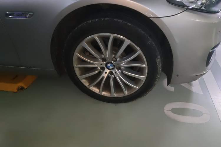 Used BMW 5 Series 2014 525Li Luxury Design Package Right Front Wheel Hub