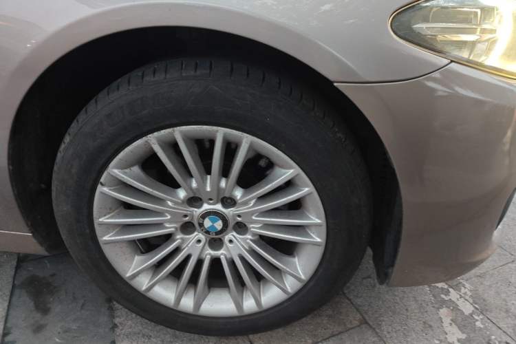 Used BMW 5 Series 2014 525Li Leading Model Right Front Wheel Hub