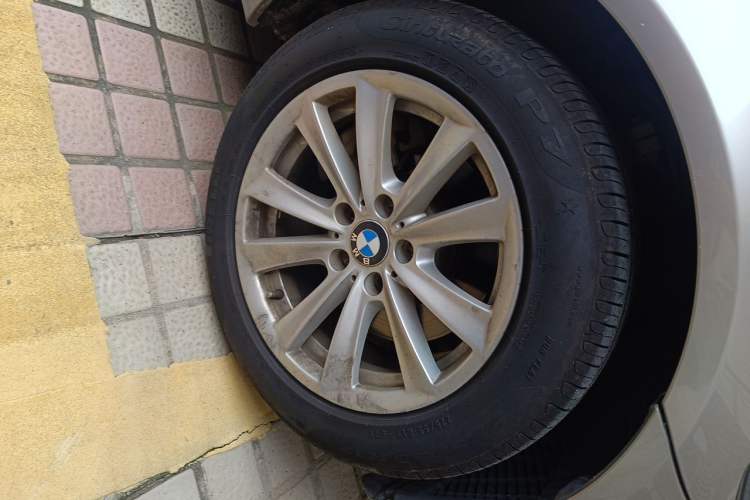 Used BMW 5 Series 2014 520Li Elegant Model Right Front Wheel Hub