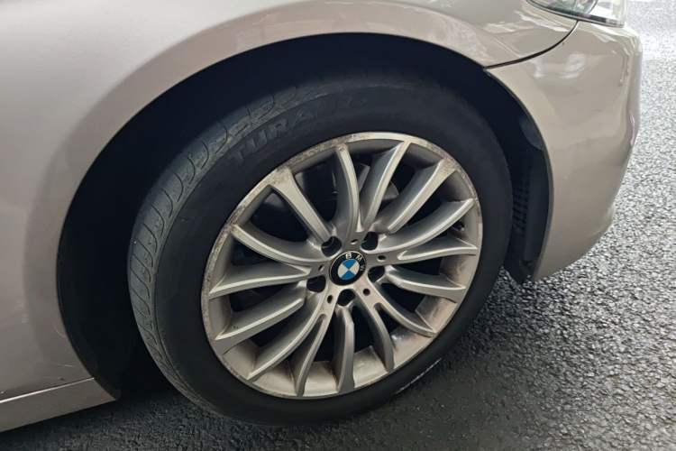 Used BMW 5 Series 2014 525Li Luxury Design Package Right Front Wheel Hub