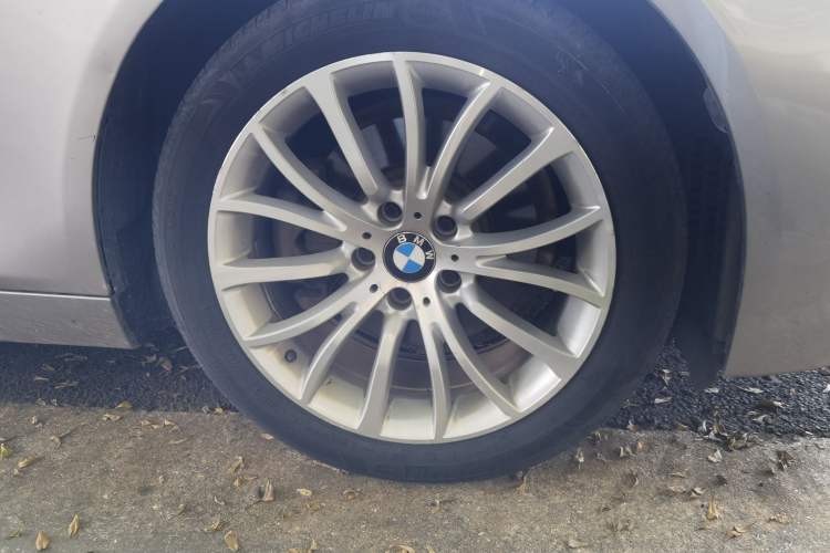 Used BMW 5 Series 2014 525Li Luxury Design Package Right Front Wheel Hub