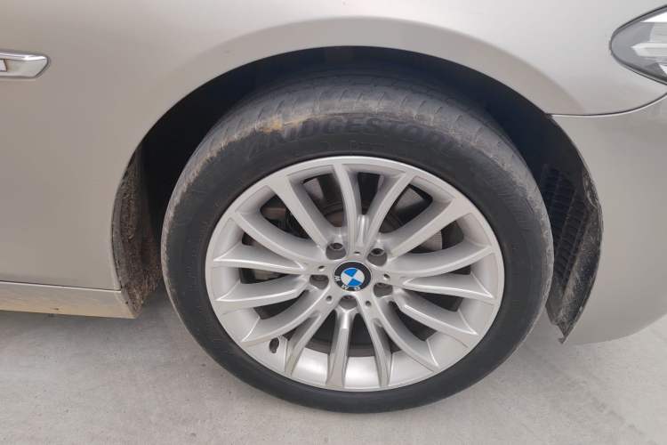 Used BMW 5 Series 2014 525Li Luxury Design Package Right Front Wheel Hub