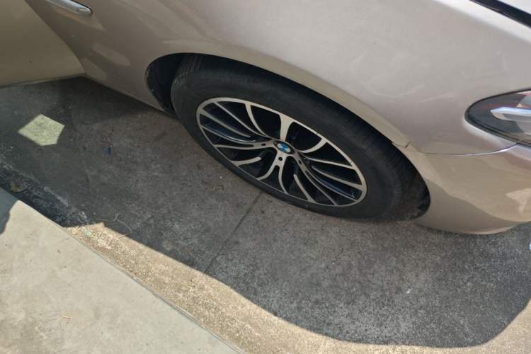 Used BMW 5 Series 2014 525Li Luxury Design Package Right Front Wheel Hub