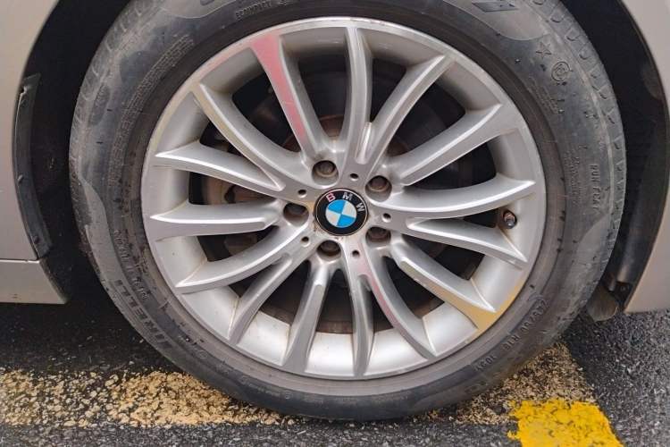 Used BMW 5 Series 2014 525Li Luxury Design Package Right Front Wheel Hub