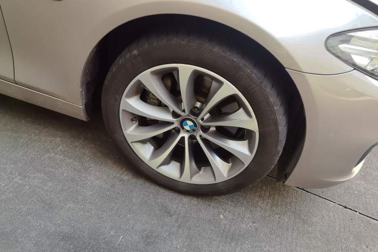 Used BMW 5 Series 2014 528Li xDrive Fashion Design Package Right Front Wheel Hub
