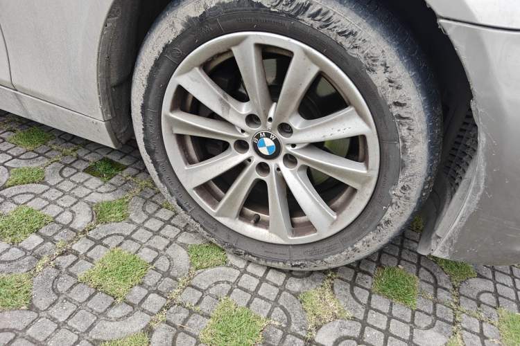 Used BMW 5 Series 2014 520Li Elegant Model Right Front Wheel Hub