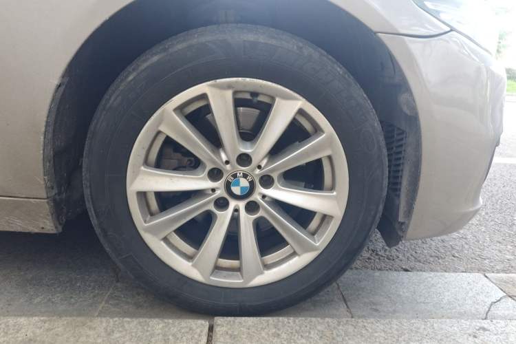 Used BMW 5 Series 2014 520Li Elegant Model Right Front Wheel Hub