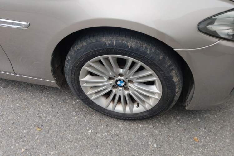 Used BMW 5 Series 2014 520Li Elegant Model Right Front Wheel Hub