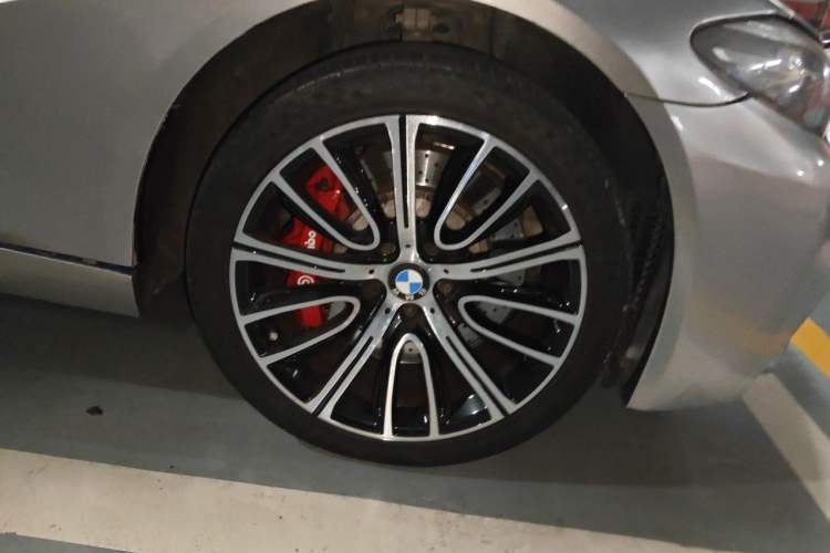 Used BMW 5 Series 2014 525Li Luxury Design Package Right Front Wheel Hub