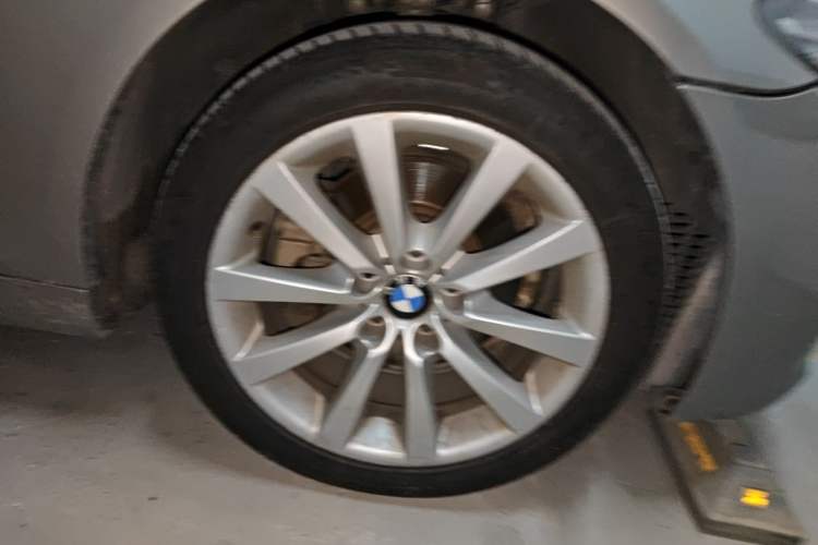Used BMW 5 Series 2014 528Li Leading Model Right Front Wheel Hub