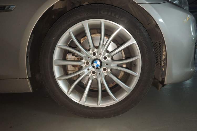 Used BMW 5 Series 2014 520Li Elegant Model Right Front Wheel Hub