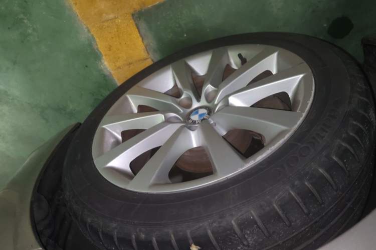 Used BMW 5 Series 2014 528Li Leading Model Right Front Wheel Hub