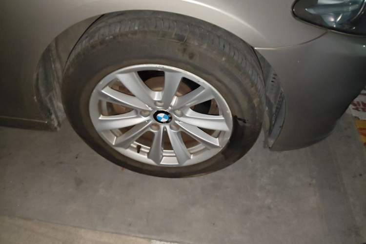 Used BMW 5 Series 2014 520Li Elegant Model Right Front Wheel Hub